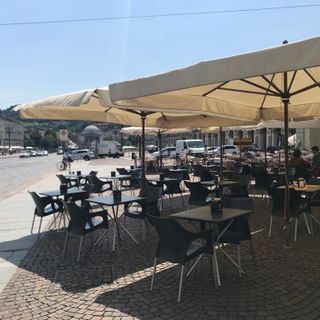 Ampliamento dei dehors anche per fiorai e parrucchieri, in stallo la proroga