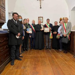 foto di gruppo con autorità