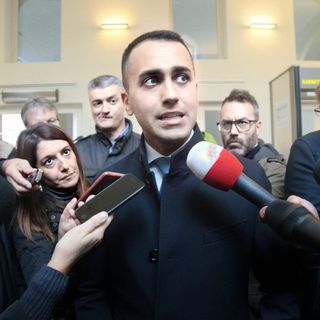 Di Maio venerdì a Torino, ma la maggioranza di Appendino non trova posto o diserta