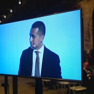 Fca, Di Maio: &quot;Investiremo milioni per riconvertire indotto della 500 elettrica&quot;