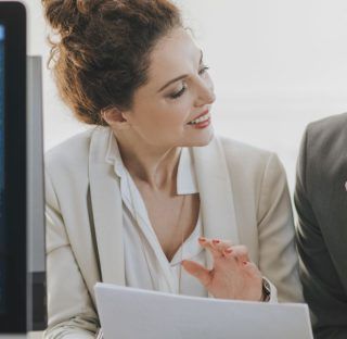 Le previsioni di Intesa Sanpolo sull’economia 2022: rallenta la crescita globale ma l’Italia recupera