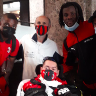 Il sogno di Giuseppe è diventato realtà: “l’abbraccio” dei calciatori del Milan a Torino