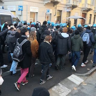 manifestanti e forze dell'ordine
