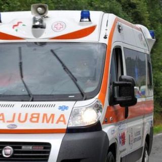 Frontale tra due auto a Borgaro Torinese, tre feriti