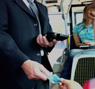 Pinerolo, capotreno aggredito da un passeggero senza biglietto