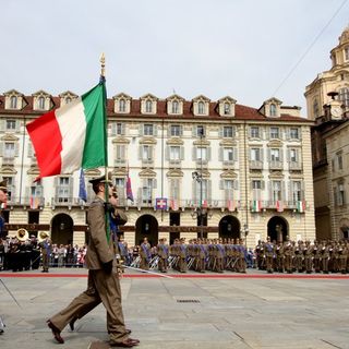 Festa della Repubblica, cerimonia dell'alzabandiera nel centro di Torino
