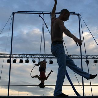 Il circo oltre le sbarre, spettacolo di Cirko Vertigo nel carcere delle Valette
