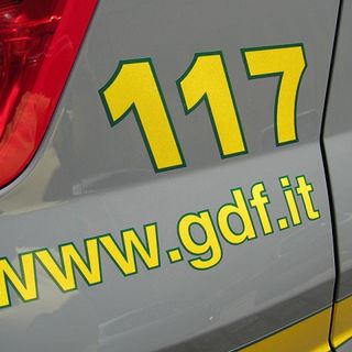 Portava 20 mila euro all'estero, fermata dalla Gdf in aeroporto