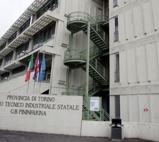 Gli negano la copia del diploma, lui fa scattare un allarme bomba