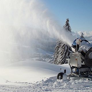 Temperature sotto lo zero, neve programmata sulle piste delle località sciistiche