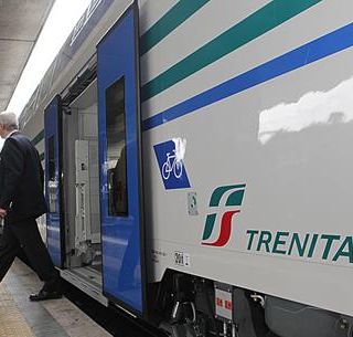 Stazione di Carmagnola, controlli della Polizia contro &quot;portoghesi&quot; e vandali