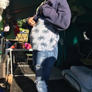 Piazza d’Armi, il dramma di Tiziana: “Incinta da 4 mesi, non voglio partorire in tenda: datemi una casa” [FOTO]