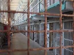 Carcere Lorusso Cutugno: detenuto trovato in possesso di cellulare