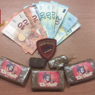 Contrasto allo spaccio di sostanze stupefacenti: due arresti