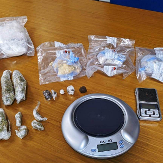 Droga nella cantina del vicino a Grugliasco: arrestati due pusher