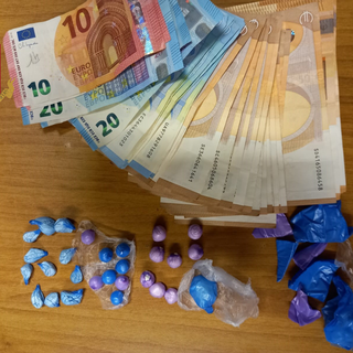 droga e soldi ritrovati dalla polizia