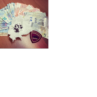 droga e soldi recuperati dalla polizia