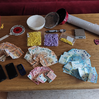 droga e soldi recuperati dalla Polizia