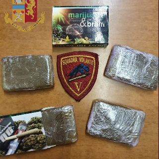 Nascondevano la droga negli slip: in manette per droga