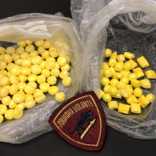 Inseguimento nella notte in Barriera di Milano: fermato pusher con 140 dosi di cocaina