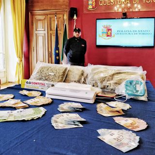 Blitz antidroga al quartiere Santa Rita, sequestrata marijuana per oltre 140 mila euro Blitz antidroga al quartiere Santa Rita, sequestrata marijuana per oltre 140 mila euro