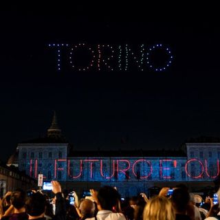 Droni di San Giovanni a Torino, la frase di chiusura la sceglie il pubblico