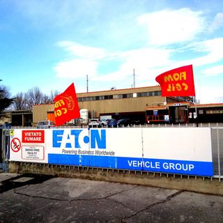 Licenziate due impiegate alla Eaton, i sindacati annunciano battaglia