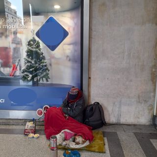 mendicante in strada