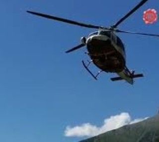 Due motociclisti torinesi bloccati dalla nevicata in corso a Colle Esischie