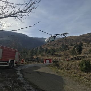 Gli incendi spaventano il torinese: vigili del fuoco al lavoro, si teme l’innalzamento del vento