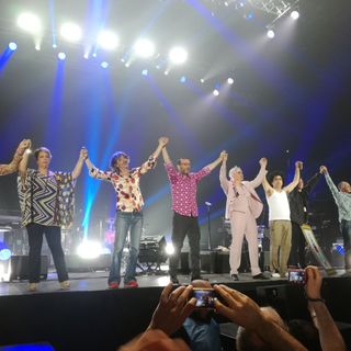 Ridere fino alle lacrime, vere. Così Elio e le storie tese si sono congedati dai fans torinesi (FOTO e VIDEO)