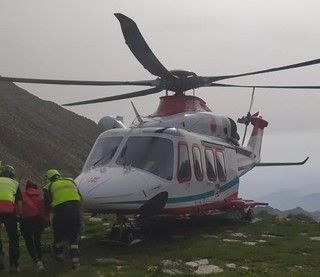 Incidente sul lavoro a Chieri, un uomo resta incastrato in un mezzo agricolo: trasportato al Cto in gravi condizioni