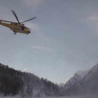Donna precipitata col parapendio in Valchiusella, decisivo l'intervento del Soccorso Alpino