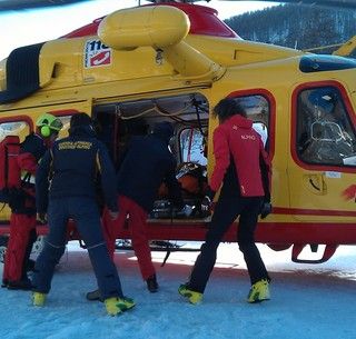 Sestriere, bambina di 9 anni cade con gli sci e va in arresto cardiaco: muore poco dopo essere stata trasportata in elisoccorso al Regina Margherita