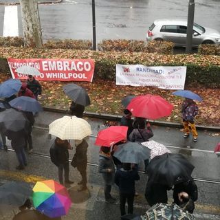 Ex Embraco: dopo 15 giorni gli stipendi ancora non ci sono. I sindacati scrivono al Mise: &quot;Difendere la dignità del Paese&quot;