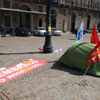 Ex Embraco, in tenda da tre giorni davanti alla prefettura: &quot;Non ce ne andiamo senza una risposta positiva&quot;