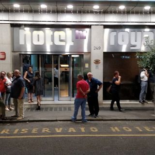 Salone dell'auto, Di Maio tace con la stampa ma gli attivisti Cinque Stelle hanno trovato il colpevole: &quot;Milano ci scippa le cose che funzionano&quot;