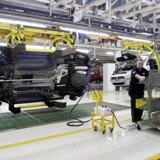 Crisi all'ex Mahle di La Loggia: i dipendenti potrebbero essere trasferiti a Saluzzo