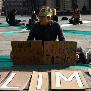 &quot;Per il coronavirus chiusi subito gli aeroporti, per l'emergenza ambientale nulla&quot;: sit-in di Extinction Rebellion Torino [FOTO]