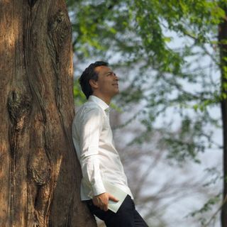 "Perché scrivo aforismi? La brevità è la misura del nostro tempo": il torinese Fabrizio Caramagna si racconta