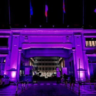 Facciata delle Molinette in viola