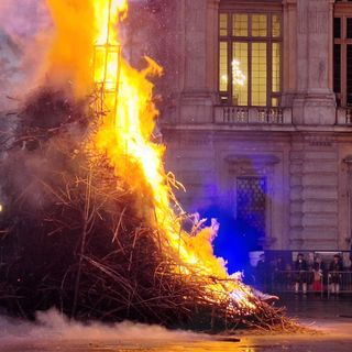 San Giovanni, il toro del Farò cade verso Porta Nuova: di nuovo anno fortunato?
