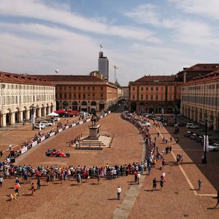 Lo show dinamico porterà le auto storiche a sfilare ai piedi del Caval 'd brons