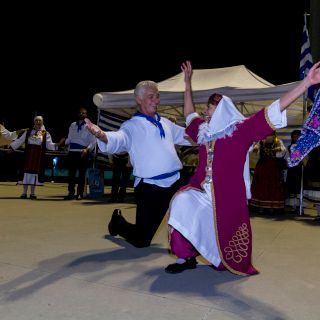 Moussaka, Ouzo e musiche tradizionali: la Grecia sbarca a Rivoli a ritmo di Sirtaki