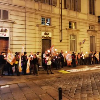 Luci nella Notte, fiaccolata davanti al Consiglio regionale per dire “mai più Bibbiano” Luci nella Notte, fiaccolata davanti al Consiglio regionale per dire “mai più Bibbiano”