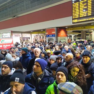 In centinaia alla fiaccolata del &quot;Giorno della Memoria&quot;:&quot;La miglior risposta contro l'odio&quot;