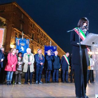 Torino, fiaccole per la Liberazione: oltre tremila al corteo (fotogallery)
