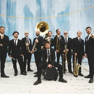 Musichall accende i riflettori sui "Figurini" della Bandakadabra Musichall accende i riflettori sui "Figurini" della Bandakadabra