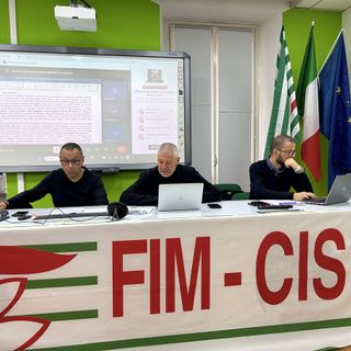 Stellantis, nel 2025 continua il crollo: -35,5% nel primo trimestre