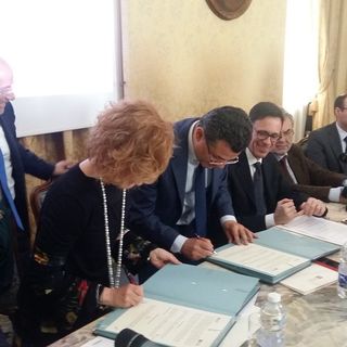 Firmato in Regione un protocollo sui servizi in rete per i cittadini: i contenziosi del Corecom si potranno aprire anche a distanza